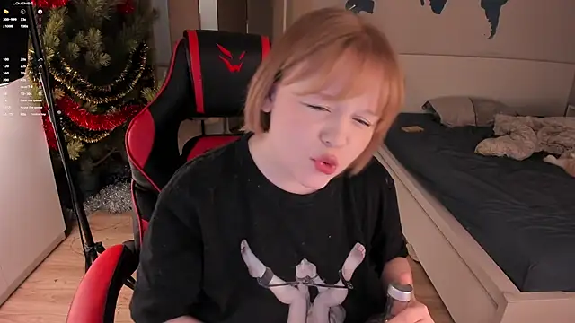 Snapshot of LisaLaas chatting on 01/05/25, 02:08 LisaLaas online show from 01/05/25, 02:08