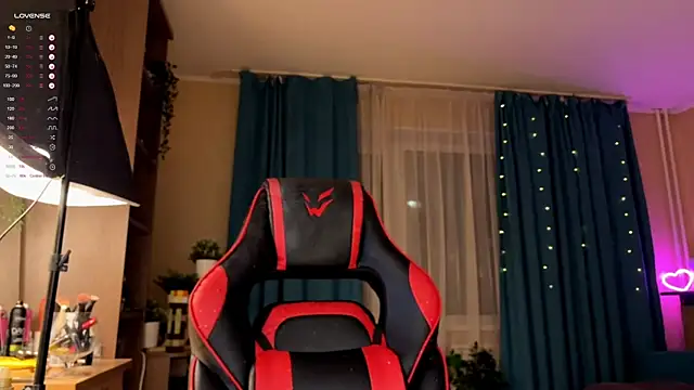 Snapshot of LisaLaas chatting on 09/19/25, 07:18 LisaLaas online show from 09/19/25, 07:18