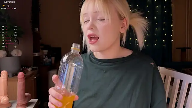 Snapshot of LisaLaas chatting on 02/14/26, 09:04 LisaLaas online show from 02/14/26, 09:04