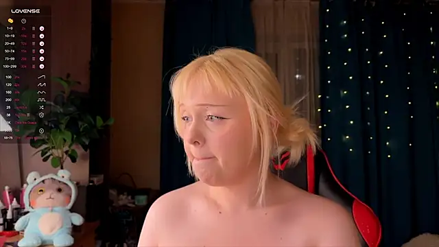 Snapshot of LisaLaas chatting on 10/03/25, 07:04 LisaLaas online show from 10/03/25, 07:04