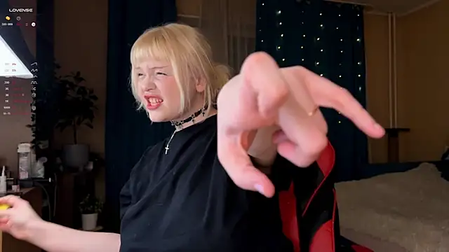 Snapshot of LisaLaas chatting on 09/30/25, 08:48 LisaLaas online show from 09/30/25, 08:48