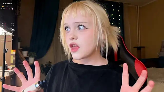 Snapshot of LisaLaas chatting on 09/21/25, 05:29 LisaLaas online show from 09/21/25, 05:29