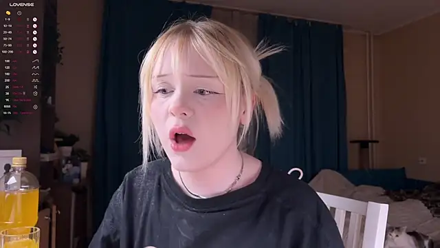 Snapshot of LisaLaas chatting on 02/27/26, 07:35 LisaLaas online show from 02/27/26, 07:35