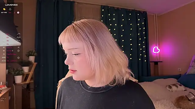 Snapshot of LisaLaas chatting on 09/12/25, 05:45 LisaLaas online show from 09/12/25, 05:45