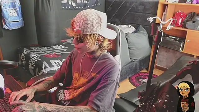 Snapshot of AcidMilo chatting on 11/29/25, 05:24 AcidMilo online show from 11/29/25, 05:24