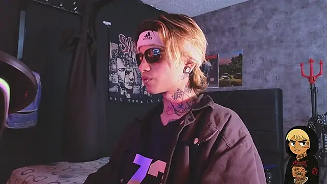 Snapshot of AcidMilo chatting on 11/09/25, 10:03 AcidMilo online show from 11/09/25, 10:03