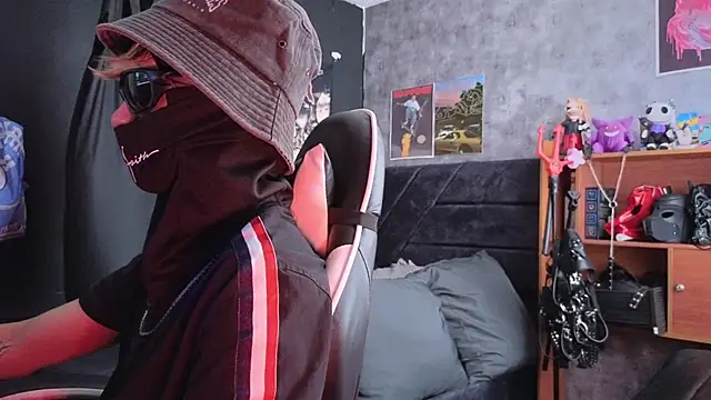 Snapshot of AcidMilo chatting on 12/22/25, 05:02 AcidMilo online show from 12/22/25, 05:02