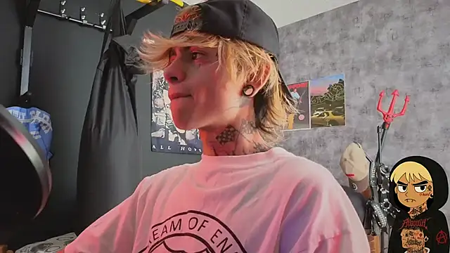 Snapshot of AcidMilo chatting on 10/24/25, 02:38 AcidMilo online show from 10/24/25, 02:38