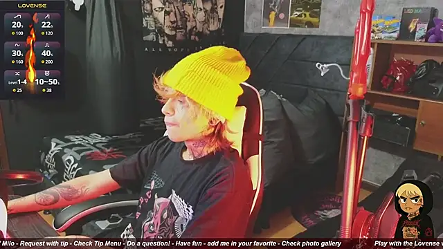 Snapshot of AcidMilo chatting on 11/28/25, 10:32 AcidMilo online show from 11/28/25, 10:32