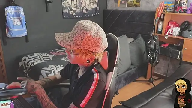 Snapshot of AcidMilo chatting on 12/19/25, 04:53 AcidMilo online show from 12/19/25, 04:53