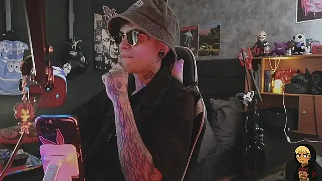 Snapshot of AcidMilo chatting on 01/15/26, 03:37 AcidMilo online show from 01/15/26, 03:37