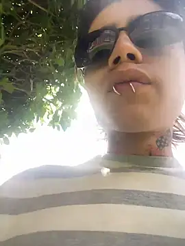 Snapshot of AcidMilo chatting on 11/18/25, 06:00 AcidMilo online show from 11/18/25, 06:00