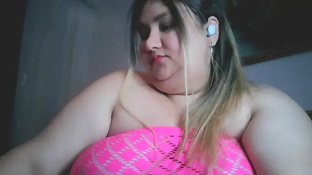 Snapshot of nicholle chatting on 02/09/25, 04:25 nicholle online show from 02/09/25, 04:25