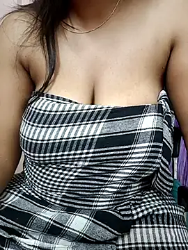 Snapshot of Nia__09 chatting on 02/18/25, 10:25 Nia 09 online show from 02/18/25, 10:25