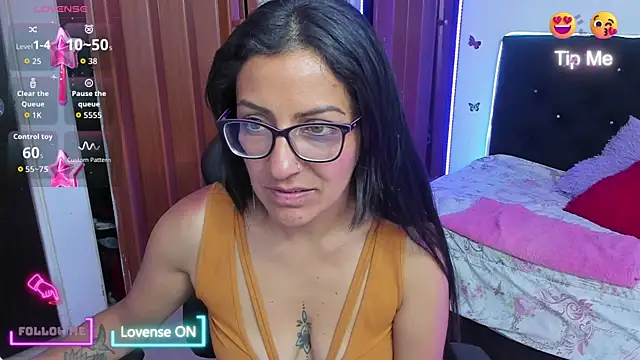 Snapshot of alma_blue chatting on 09/26/25, 08:49 alma blue online show from 09/26/25, 08:49