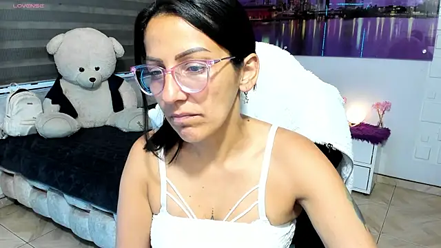 Snapshot of alma_blue chatting on 06/10/26, 11:06 alma blue online show from 06/10/26, 11:06