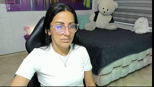 Snapshot of alma_blue chatting on 07/15/26, 10:39 alma blue online show from 07/15/26, 10:39