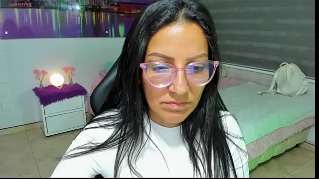 Snapshot of alma_blue chatting on 06/20/26, 11:32 alma blue online show from 06/20/26, 11:32