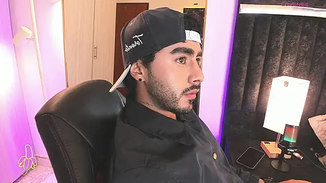 ItsMeEros online show from 04/12/26, 10:24