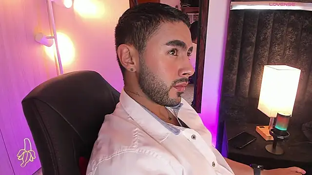 ItsMeEros online show from 11/23/25, 11:04