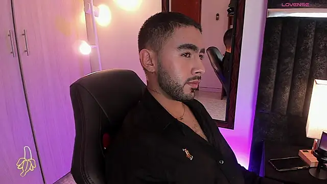 ItsMeEros online show from 10/27/25, 10:00