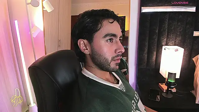 Snapshot of ItsMeEros chatting on 06/20/26, 11:32 ItsMeEros online show from 06/20/26, 11:32