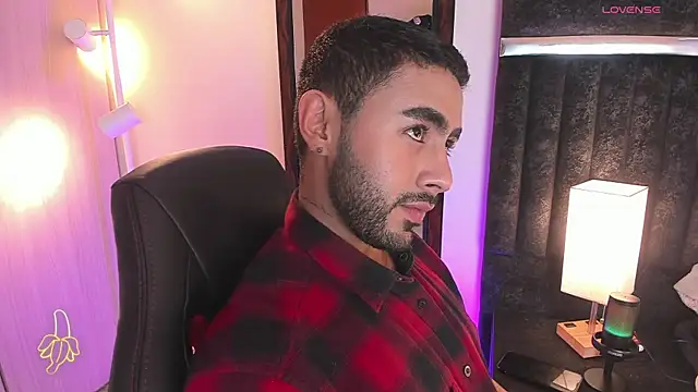 ItsMeEros online show from 11/25/25, 10:21