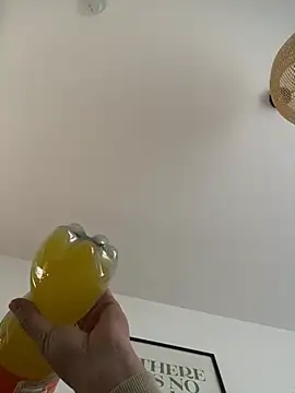 Snapshot of Jonkitzler1 chatting on 12/19/24, 10:13 Jonkitzler1 online show from 12/19/24, 10:13