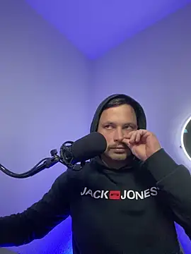 Snapshot of Jonkitzler1 chatting on 03/07/25, 11:29 Jonkitzler1 online show from 03/07/25, 11:29