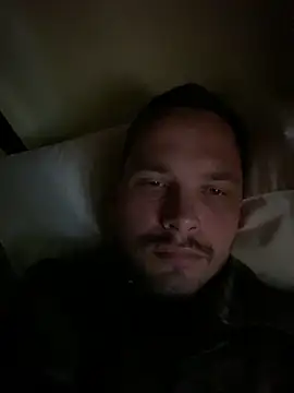 Snapshot of Jonkitzler1 chatting on 03/11/25, 09:13 Jonkitzler1 online show from 03/11/25, 09:13