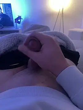 Snapshot of Jonkitzler1 chatting on 02/13/25, 10:44 Jonkitzler1 online show from 02/13/25, 10:44