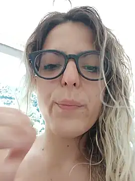 dolcehelena993 online show from 07/05/26, 10:44