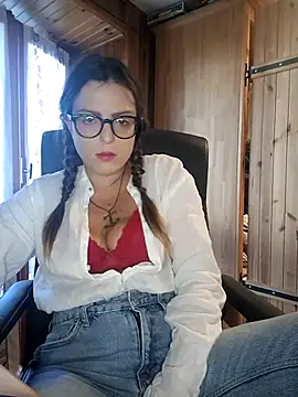 Snapshot of dolcehelena993 chatting on 09/20/25, 12:32 dolcehelena993 online show from 09/20/25, 12:32