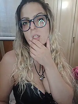 dolcehelena993 online show from 05/23/26, 01:10
