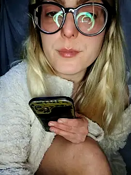 dolcehelena993 online show from 02/18/26, 04:36