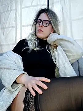 dolcehelena993 online show from 02/11/26, 11:43