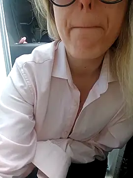 dolcehelena993 online show from 03/07/26, 11:59