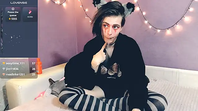 Littlepinkcat online show from 02/01/25, 10:23