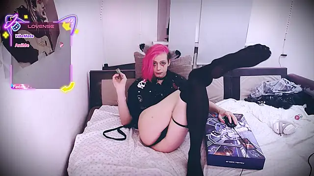 Littlepinkcat online show from 12/21/25, 10:10