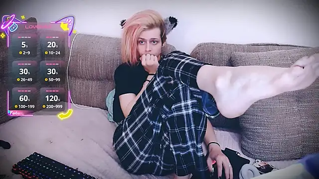 Littlepinkcat online show from 10/30/25, 11:34