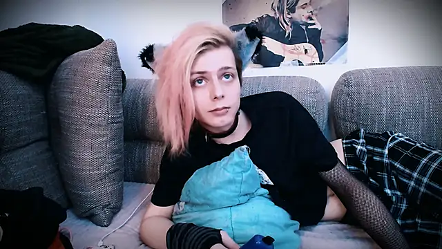 Littlepinkcat online show from 10/27/25, 02:51