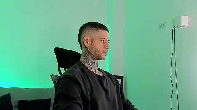  jamesleandros1 online show from 07/04/26, 02:54