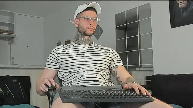  jamesleandros1 online show from 01/06/25, 10:15