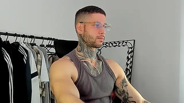  jamesleandros1 online show from 11/26/25, 04:40