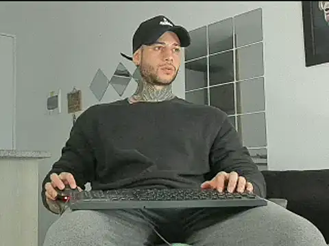  jamesleandros1 online show from 02/01/25, 07:13