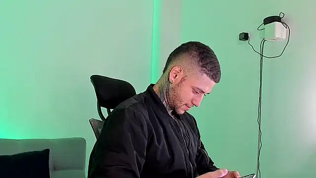  jamesleandros1 online show from 07/07/26, 06:44