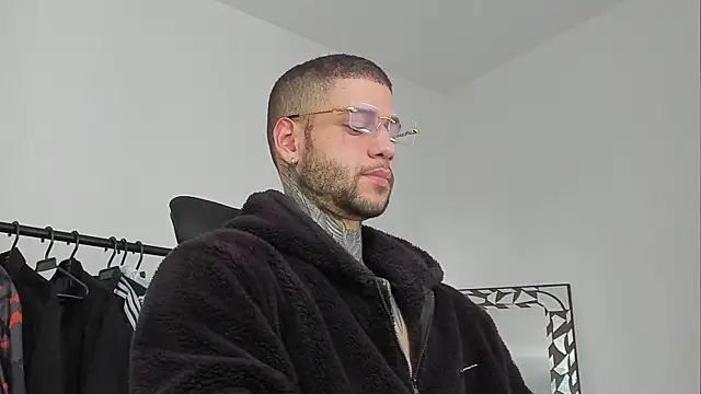  jamesleandros1 online show from 10/08/25, 07:36