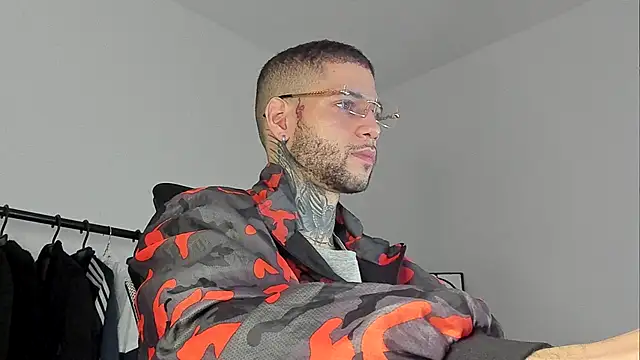  jamesleandros1 online show from 11/11/25, 11:16