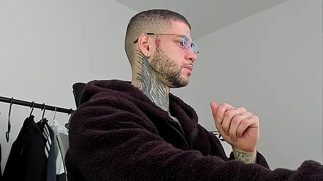  jamesleandros1 online show from 11/12/25, 12:31