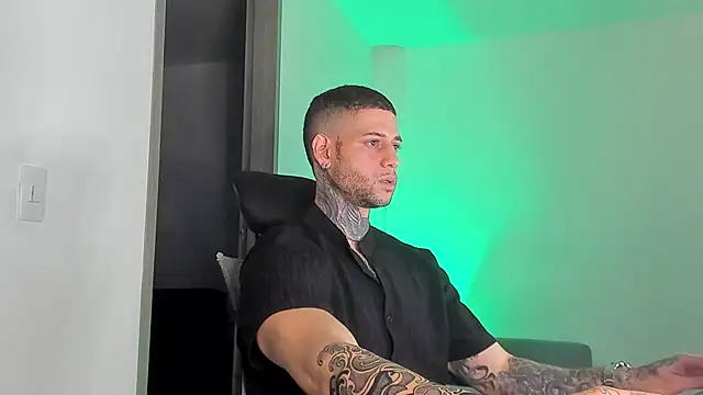  jamesleandros1 online show from 04/21/26, 01:42